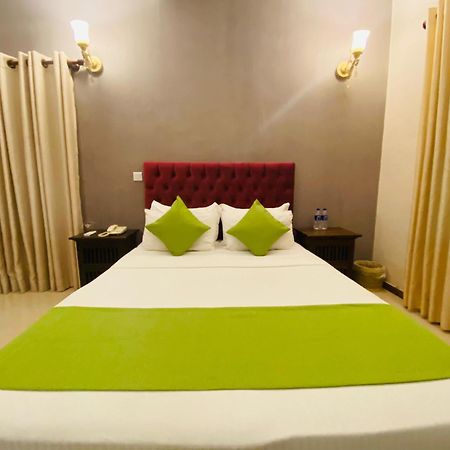 Forever City Hotel Кирибатгода Екстериор снимка