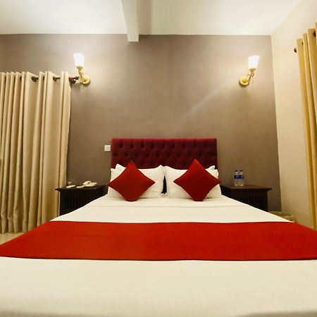 Forever City Hotel Кирибатгода Екстериор снимка