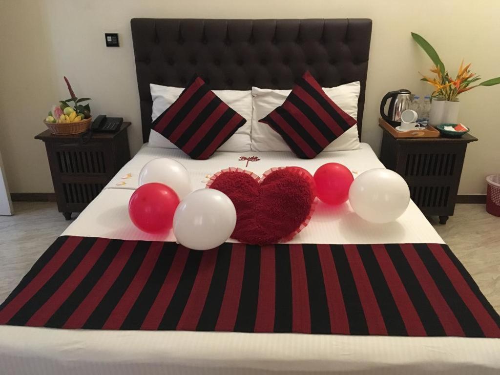 Forever City Hotel Кирибатгода Екстериор снимка