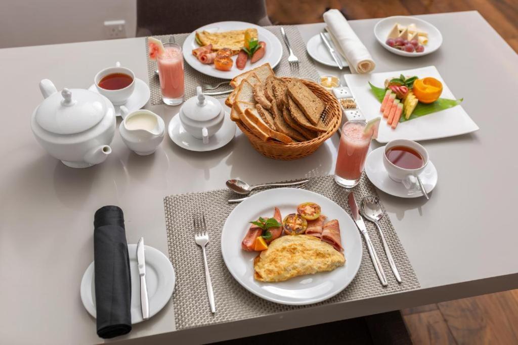 Forever City Hotel Кирибатгода Екстериор снимка