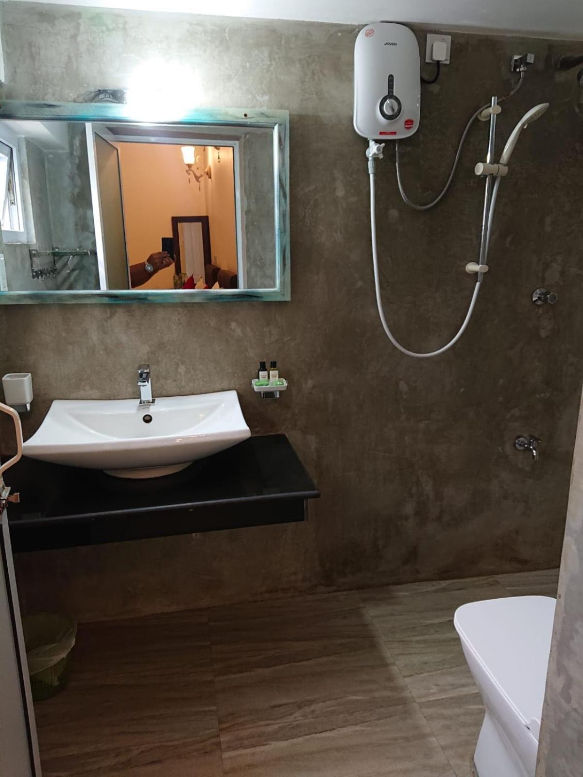 Forever City Hotel Кирибатгода Екстериор снимка