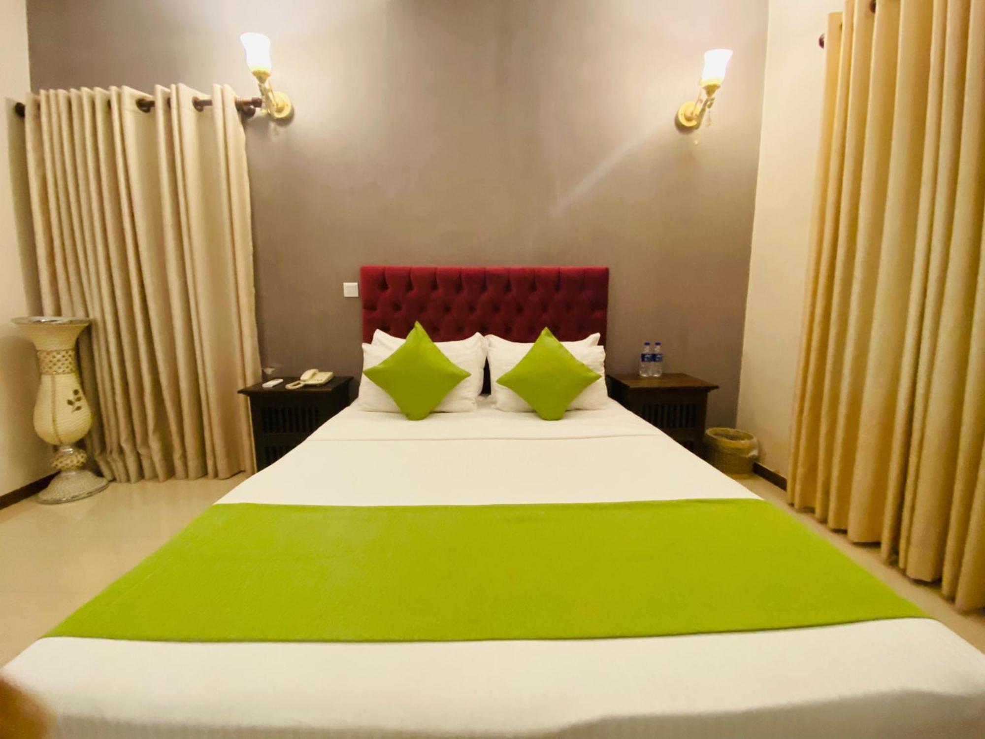 Forever City Hotel Кирибатгода Екстериор снимка