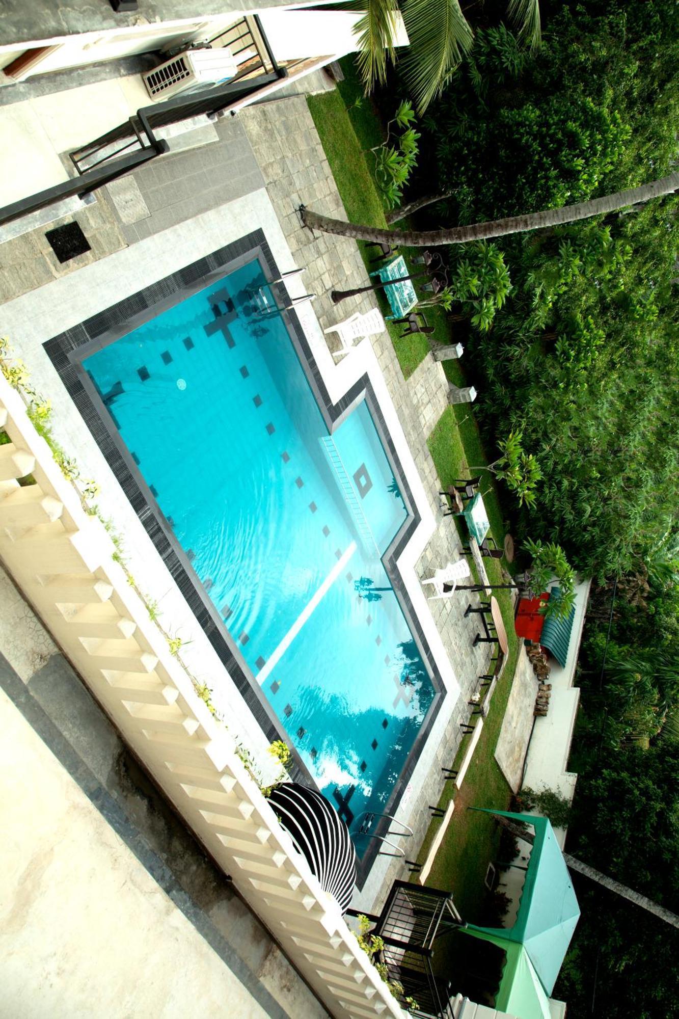 Forever City Hotel Кирибатгода Екстериор снимка