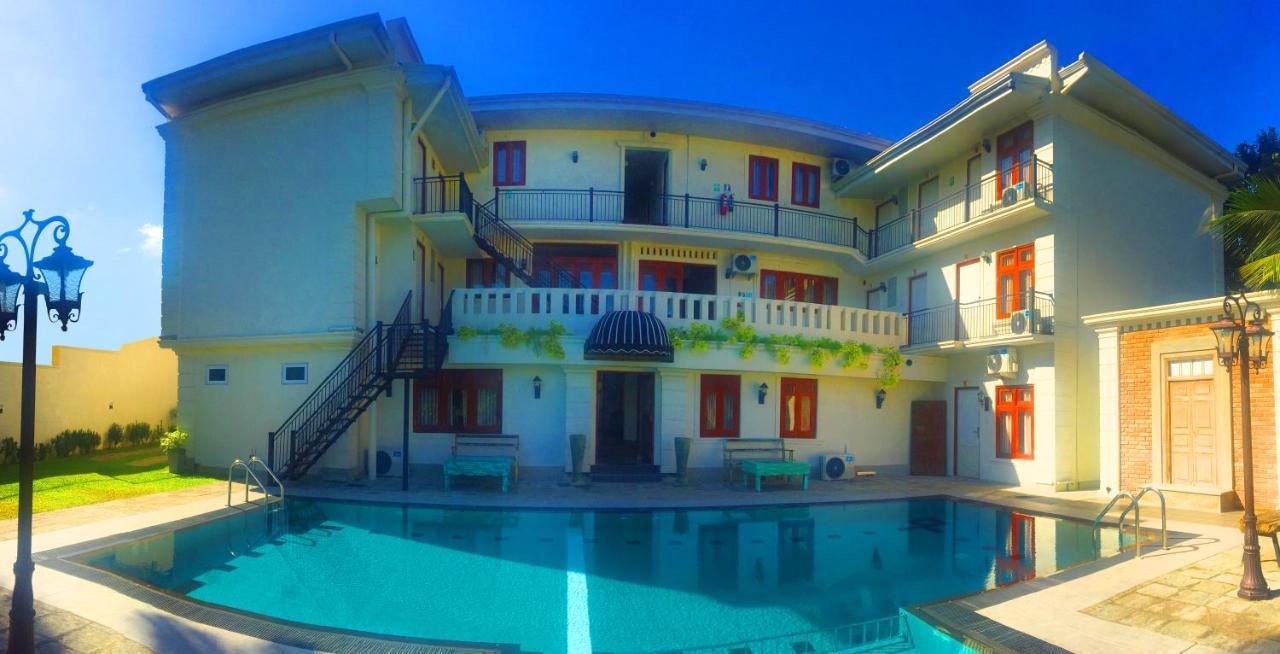 Forever City Hotel Кирибатгода Екстериор снимка