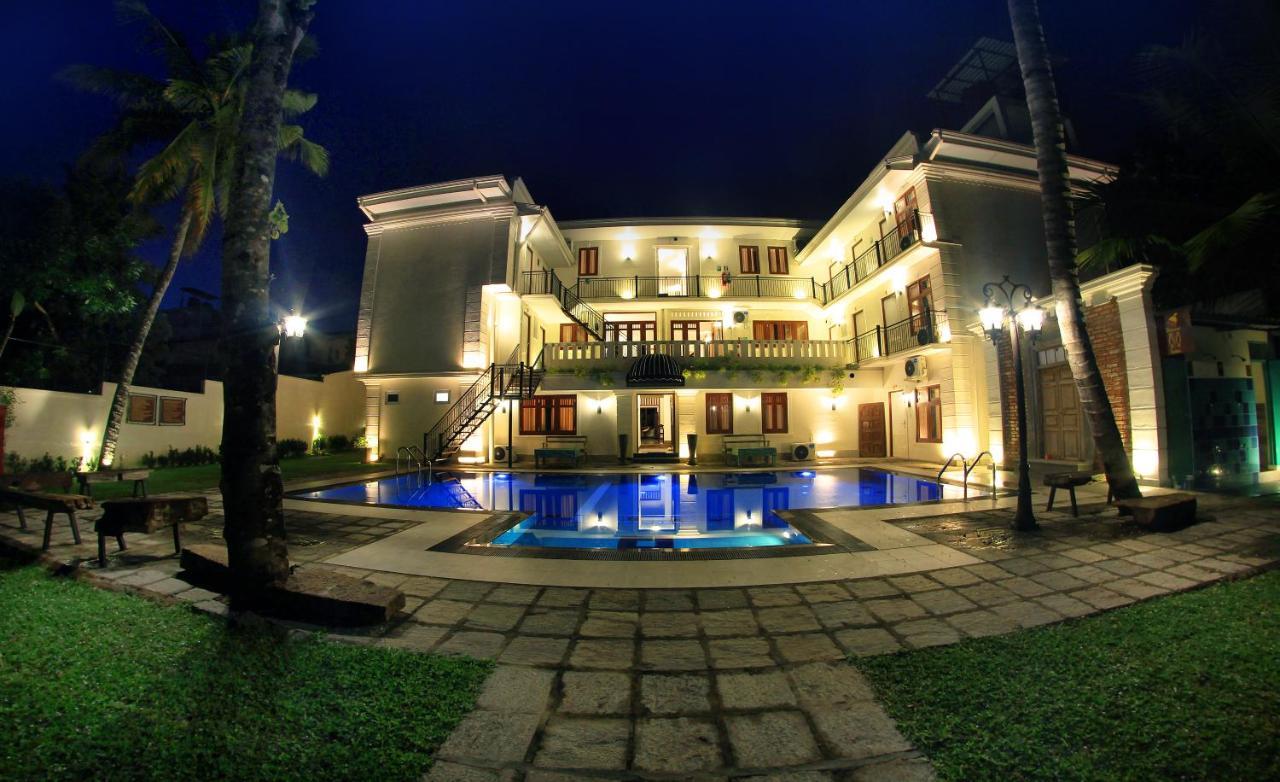 Forever City Hotel Кирибатгода Екстериор снимка