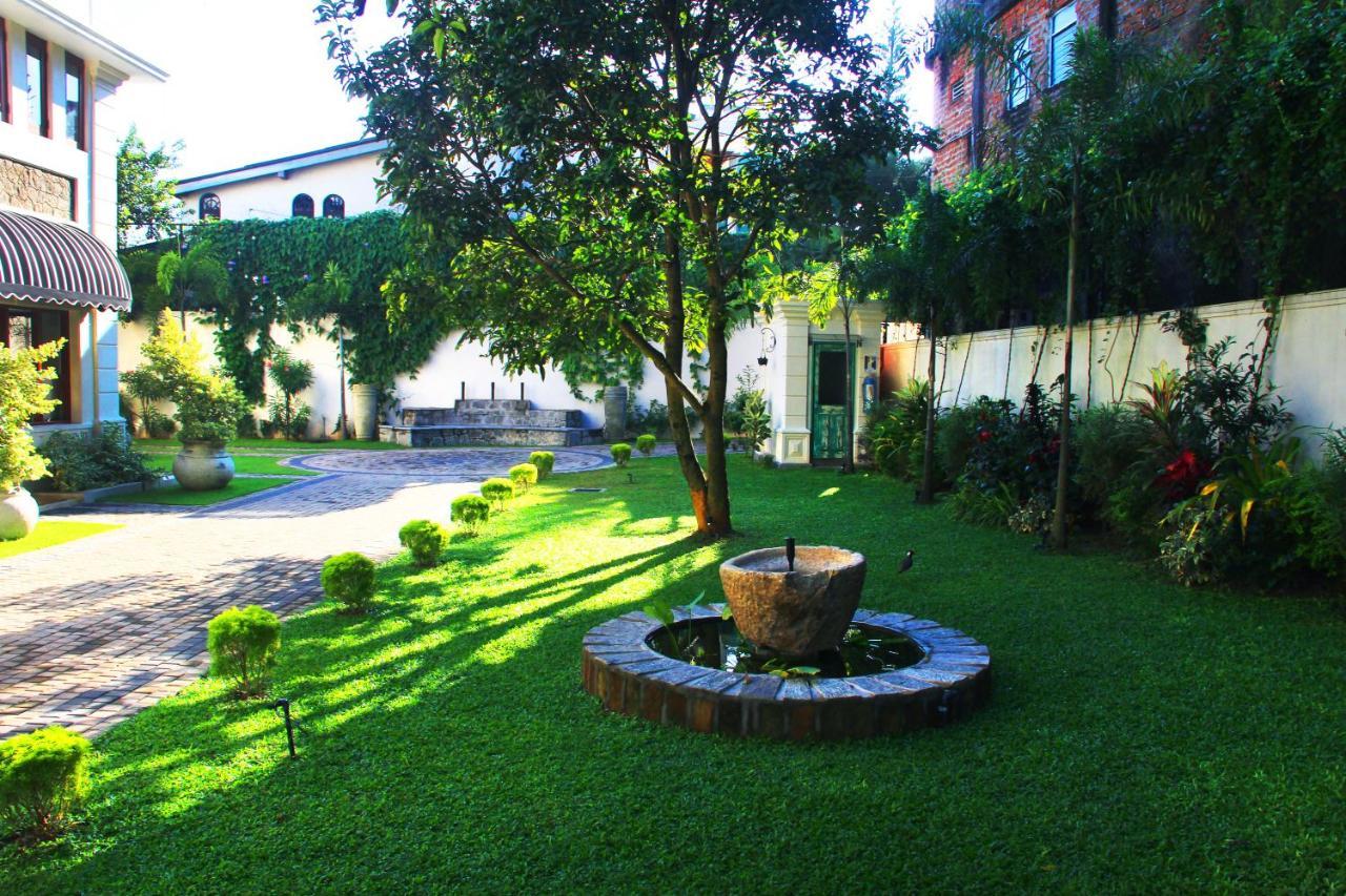 Forever City Hotel Кирибатгода Екстериор снимка